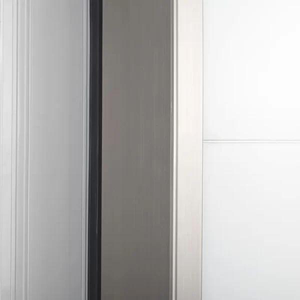 Detalle de burlete para puerta frigorífica corredera industrial